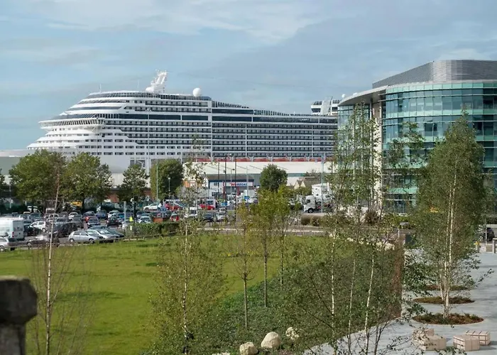 The Greenwich - Two Bedroom Apartment With Parking, Close To Ferry Terminals