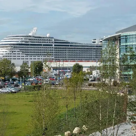The Greenwich - Two Bedroom Apartment With Parking, Close To Ferry Terminals Southampton Exterior photo