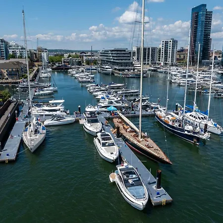 The Greenwich - Two Bedroom Apartment With Parking, Close To Ferry Terminals Southampton Exterior photo
